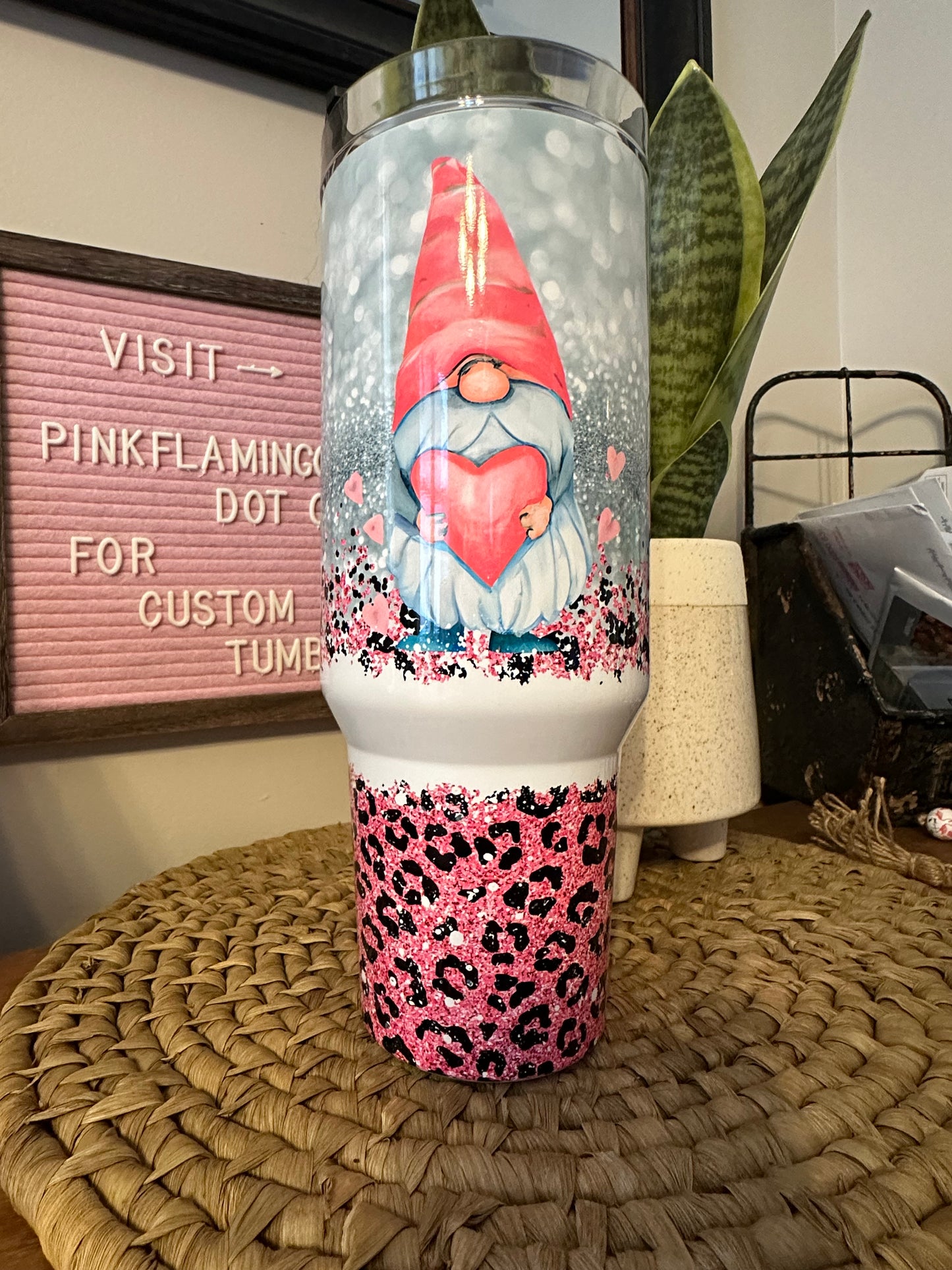 40oz w/Handle - Pink Heart Gnomie