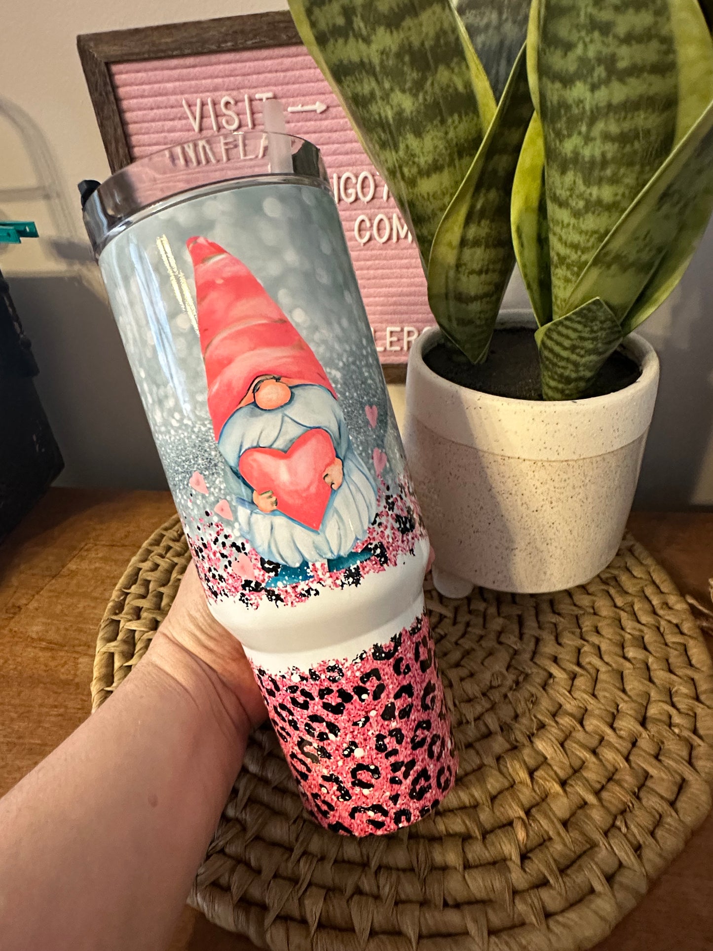 40oz w/Handle - Pink Heart Gnomie